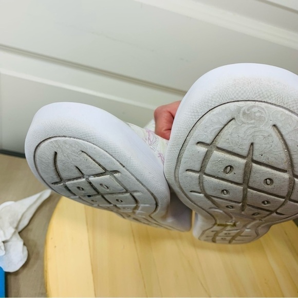 Bzees Spirit White Lilas Wedge Platform Sandals Comfort Floral Neoprene Shoes 9 - Picture 9 of 15